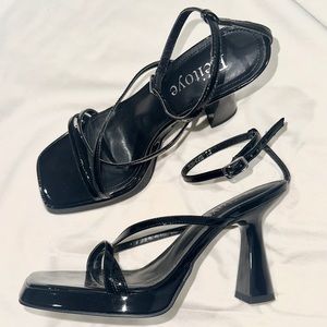 Y2K 90s strappy square toe black heels